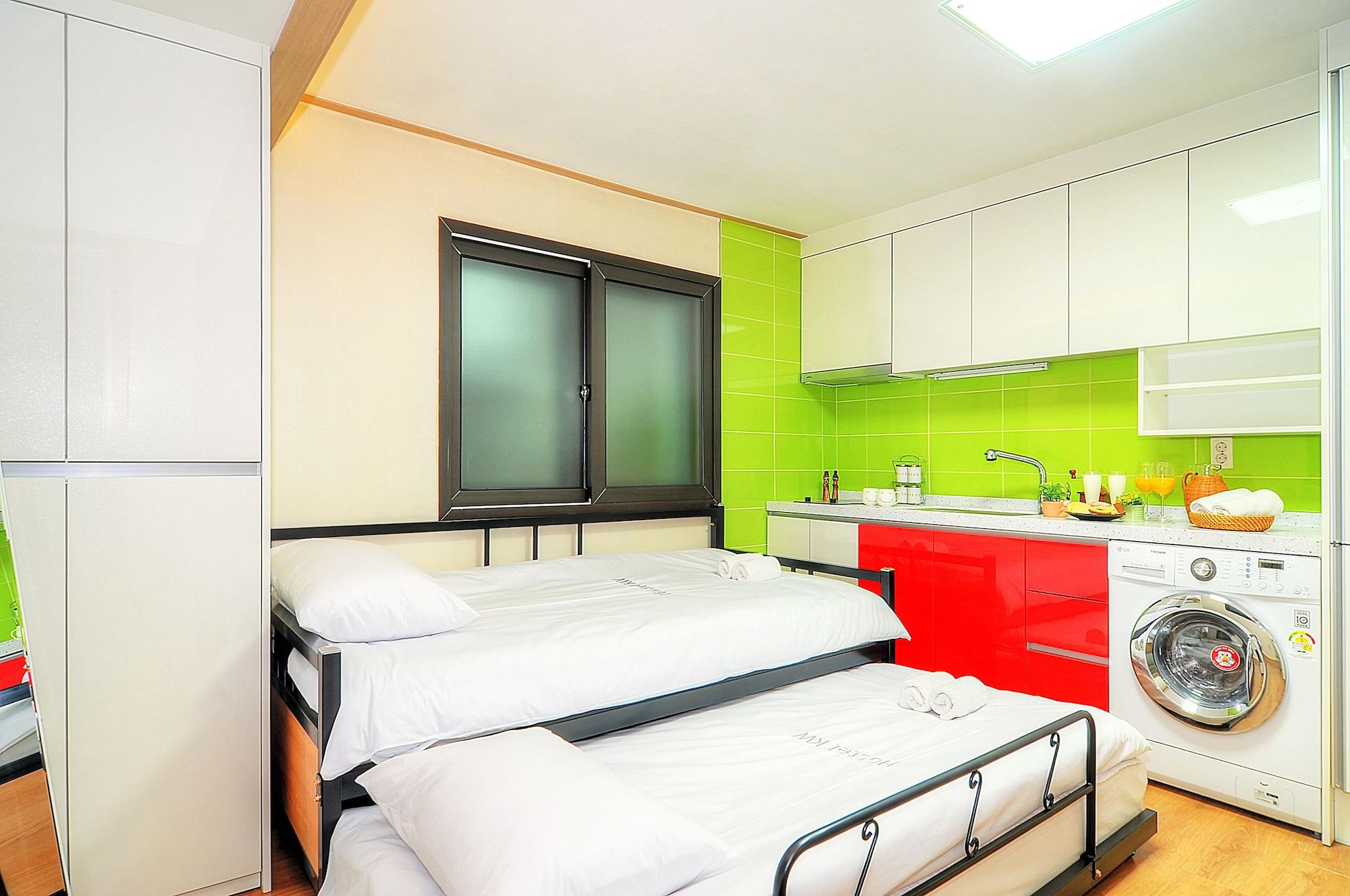 Hostel Kw Sinsa Seoul Exterior photo