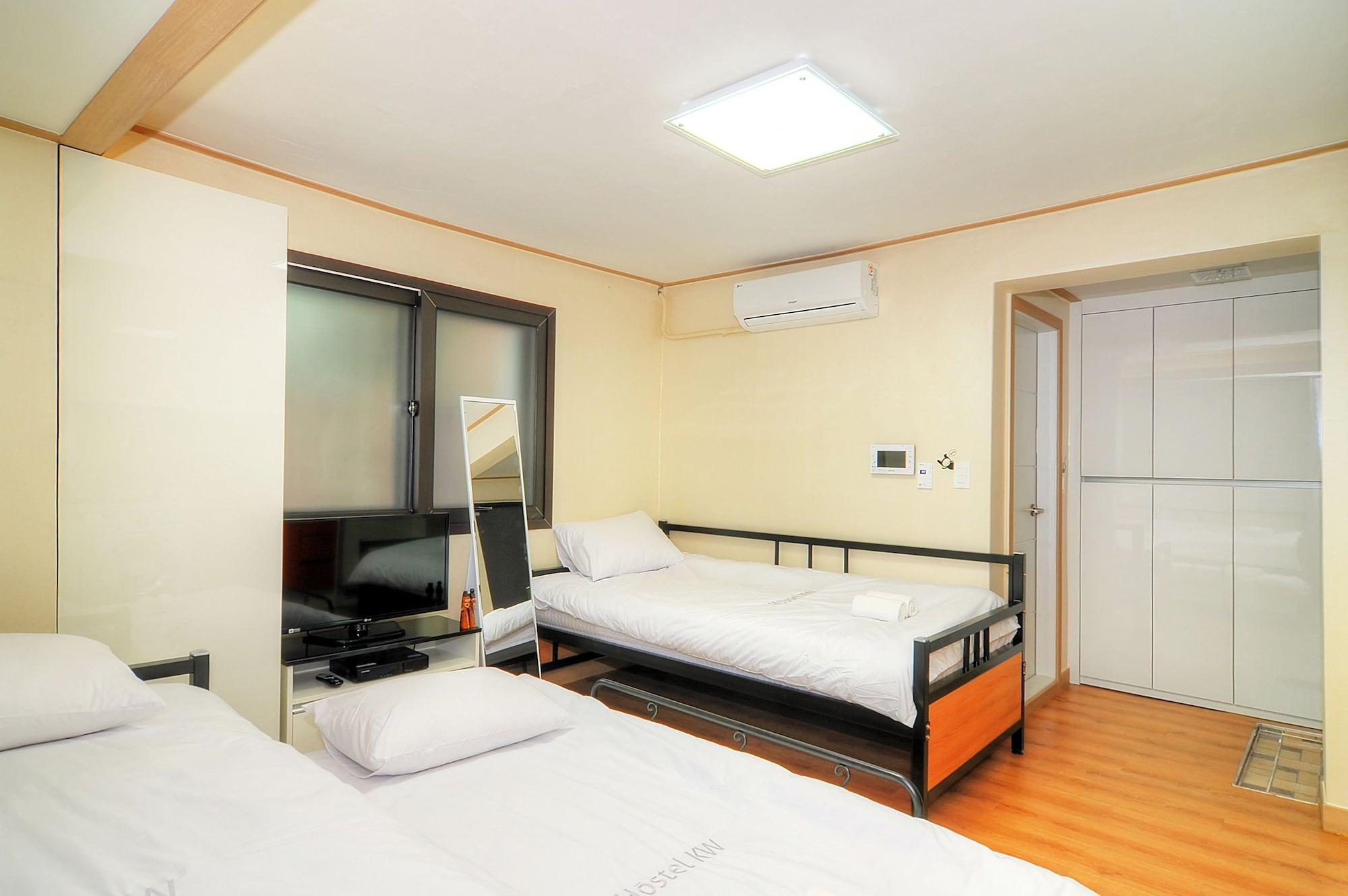 Hostel Kw Sinsa Seoul Exterior photo