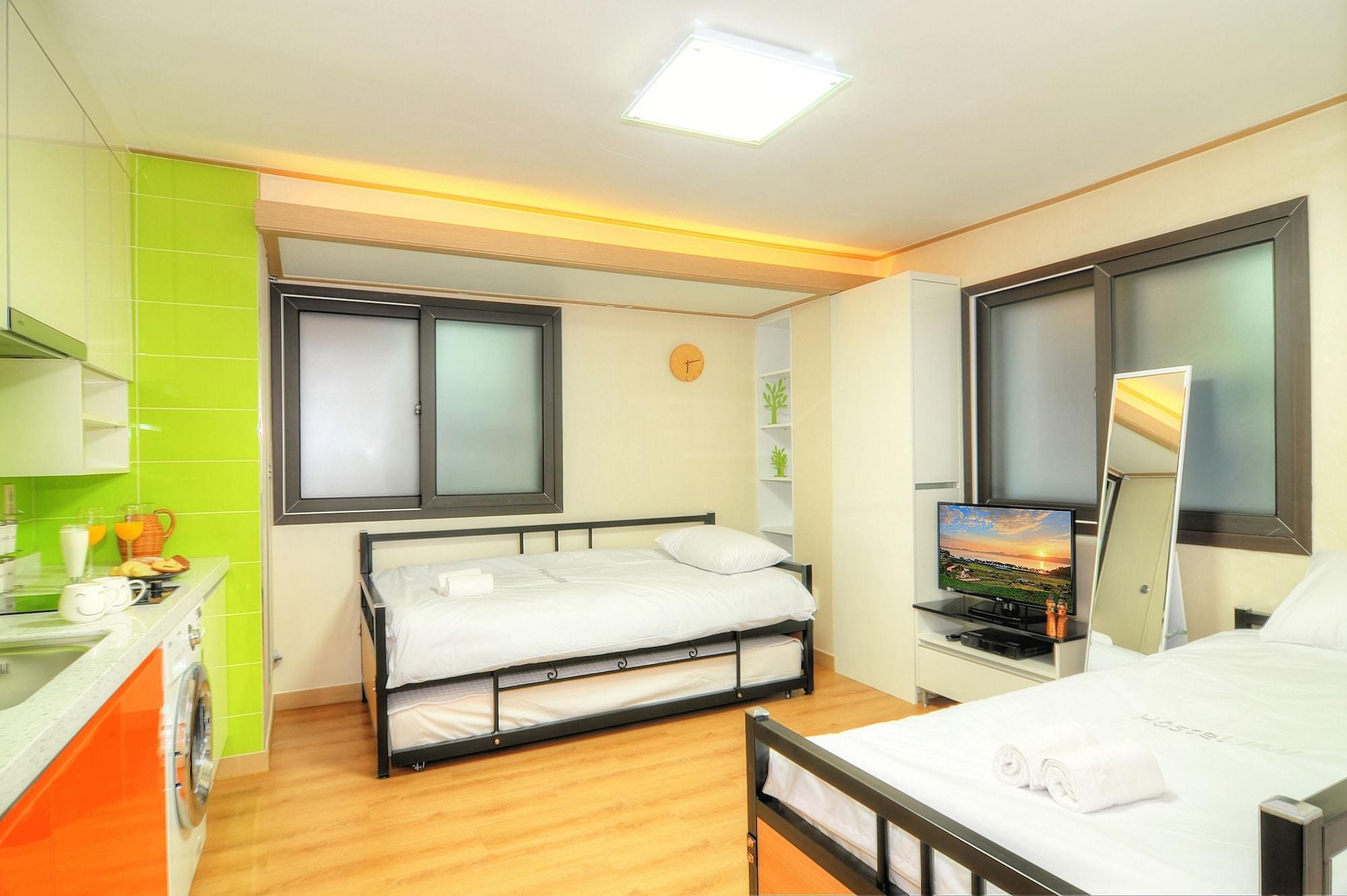 Hostel Kw Sinsa Seoul Exterior photo