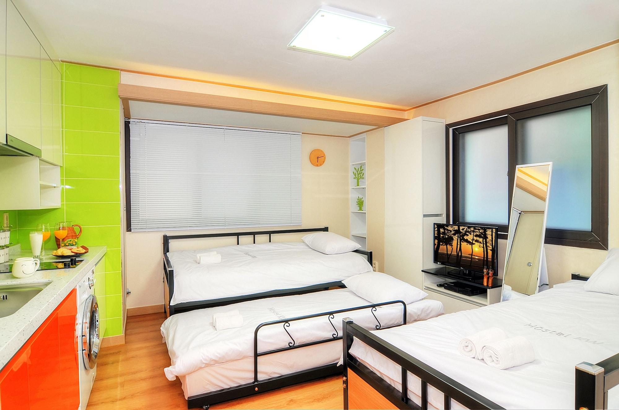 Hostel Kw Sinsa Seoul Exterior photo